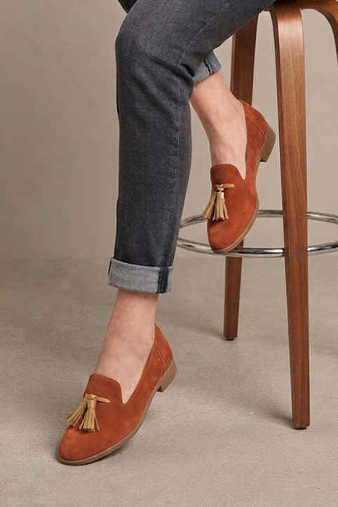 Women's terracotta and camel tassel loafers with round toe and chunky rubber lug sole - Worn view