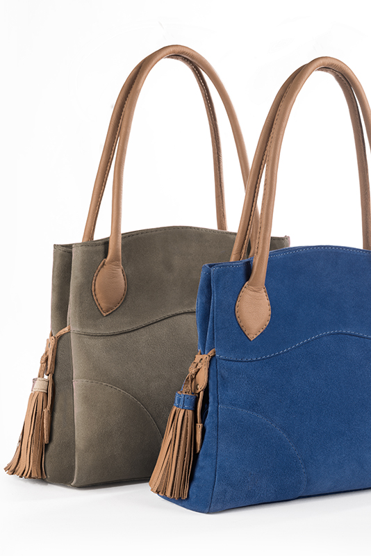 Electric blue and camel beige women's dress handbag, matching pumps and belts. Worn view - Florence KOOIJMAN