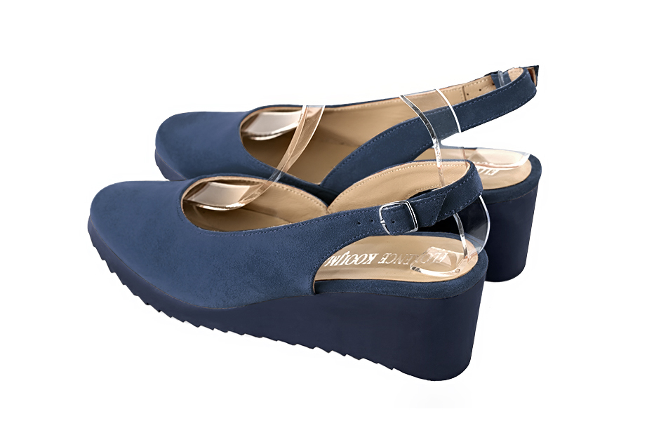 French elegance and refinement for these denim blue dress slingback shoes, 
                available in many subtle leather and colour combinations.   
                Matching clutches for parties, ceremonies and weddings.   
                You can customize these shoes to perfectly match your tastes or needs, and have a unique model.  
                Choice of leathers, colours, knots and heels. 
                Wide range of materials and shades carefully chosen.  
                Rich collection of flat, low, mid and high heels.  
                Small and large shoe sizes - Florence KOOIJMAN