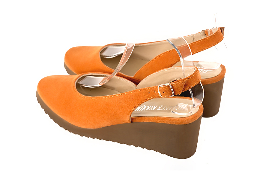 Dress slingback heels in apricot orange leather with thick rubber soles and round toe - Rear view
