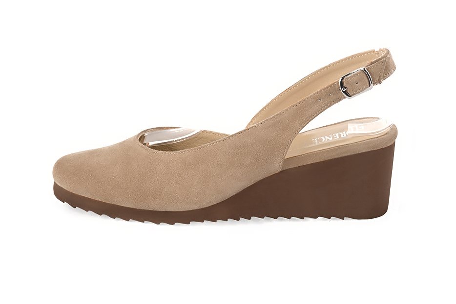 Dress slingback heels in tan beige leather with thick rubber soles and round toe - Profile view