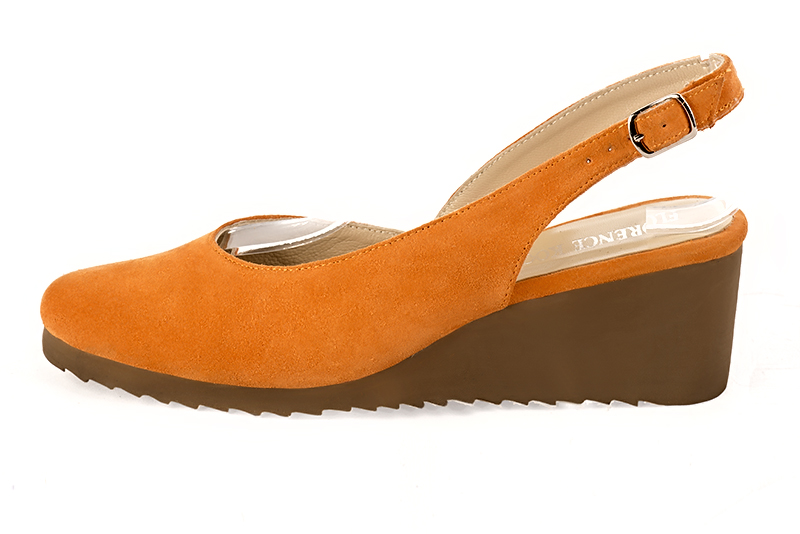 Apricot orange women's slingback shoes. Round toe. Low rubber soles. Profile view - Florence KOOIJMAN