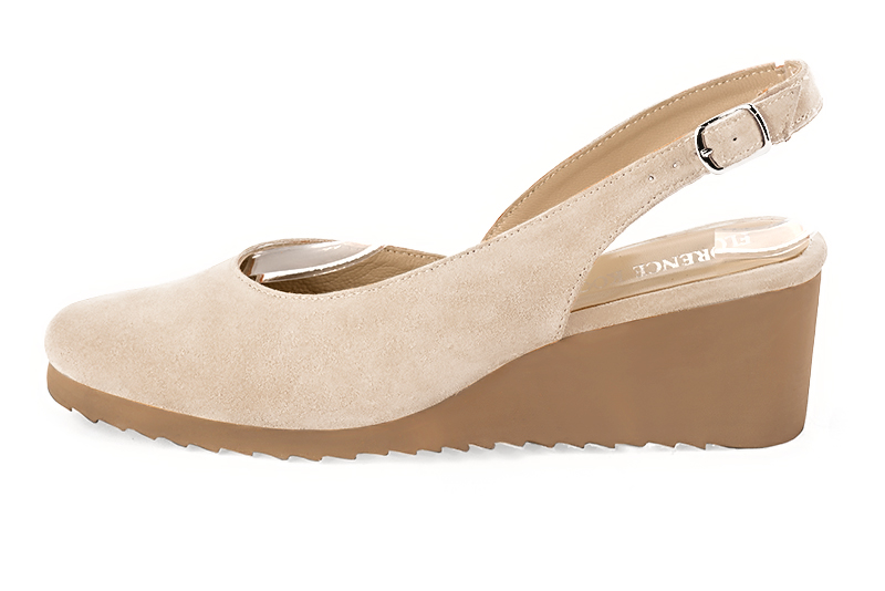 Champagne beige women's slingback shoes. Round toe. Low rubber soles. Profile view - Florence KOOIJMAN