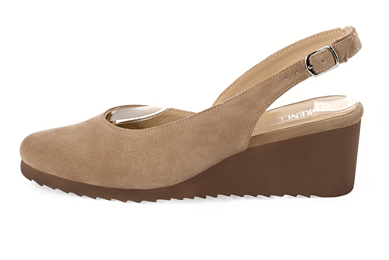 Tan beige women's slingback shoes. Round toe. Low rubber soles. Profile view - Florence KOOIJMAN