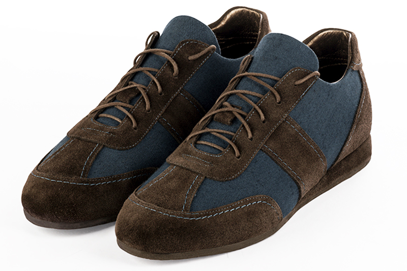 Dark brown and denim blue two-tone dress sneakers for men. Round toe. Flat wedge soles. Front view - Florence KOOIJMAN