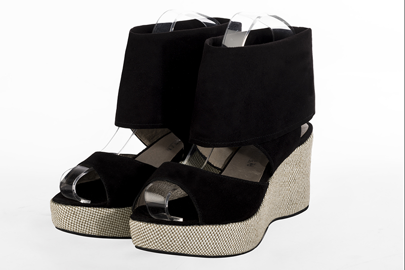 Matt black women's fully open sandals, with an instep strap. Round toe. Medium wedge soles. Front view - Florence KOOIJMAN