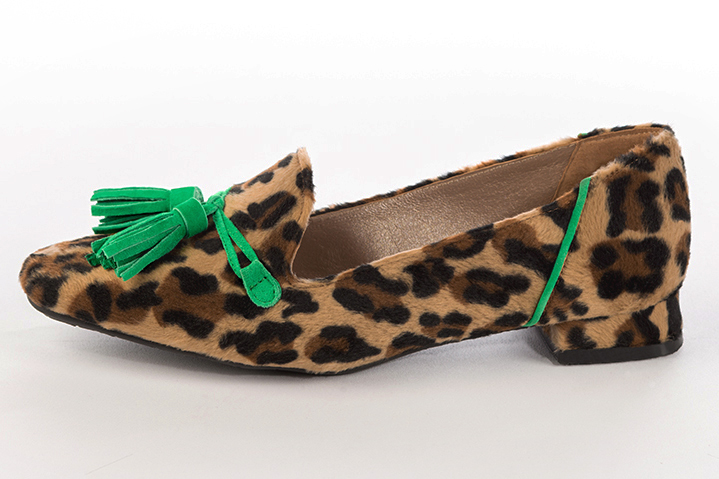 Safari black and emerald green women's loafers with pompons. Square toe. Flat flare heels. Profile view - Florence KOOIJMAN
