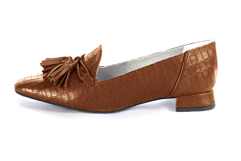 Caramel brown women's loafers with pompons. Square toe. Flat flare heels. Profile view - Florence KOOIJMAN