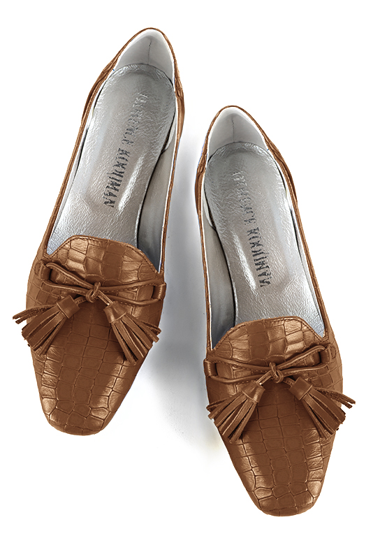 Caramel brown women's loafers with pompons. Square toe. Flat flare heels. Top view - Florence KOOIJMAN