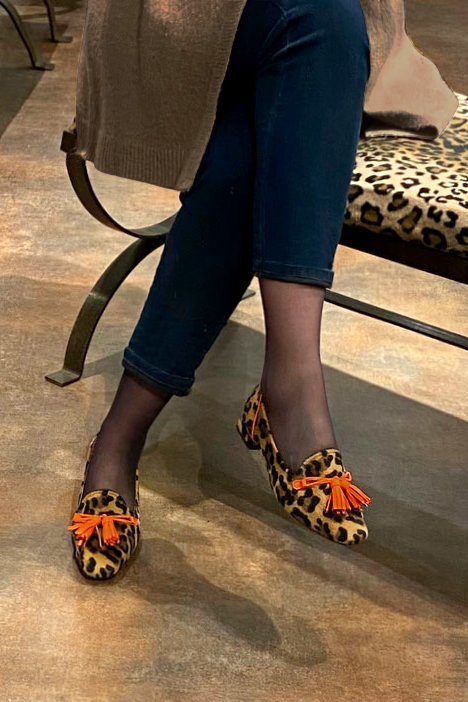 Safari black and clementine orange women's loafers with pompons. Square toe. Flat flare heels. Worn view - Florence KOOIJMAN