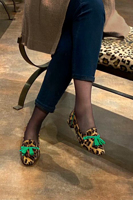 Safari black and emerald green women's loafers with pompons. Square toe. Flat flare heels. Worn view - Florence KOOIJMAN