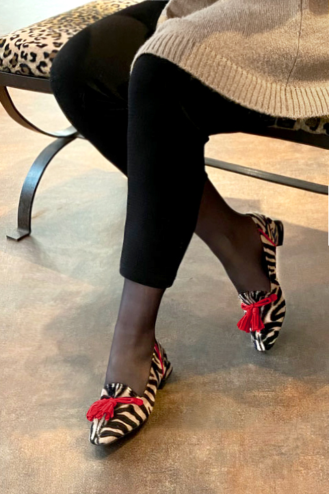 Safari black and scarlet red women's loafers with pompons. Square toe. Flat flare heels. Worn view - Florence KOOIJMAN