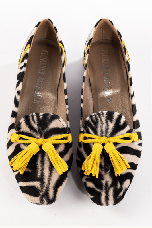 Safari black and yellow women's loafers with pompons. Square toe. Flat flare heels. Top view - Florence KOOIJMAN