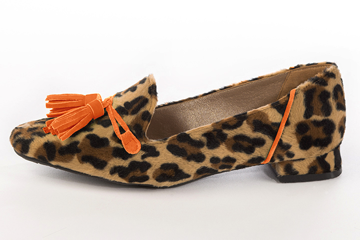 Safari black and clementine orange women's loafers with pompons. Square toe. Flat flare heels. Profile view - Florence KOOIJMAN