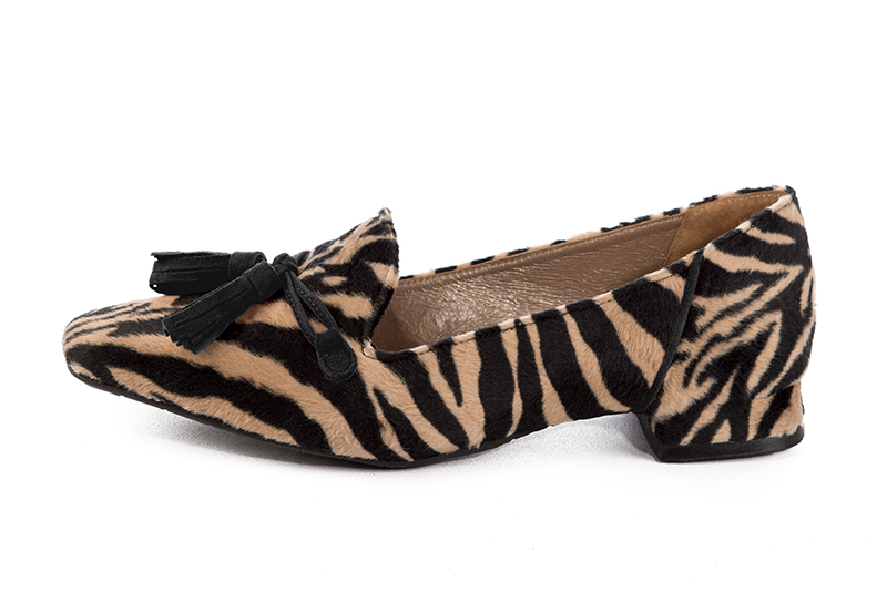 Safari black women's loafers with pompons. Square toe. Flat flare heels. Profile view - Florence KOOIJMAN