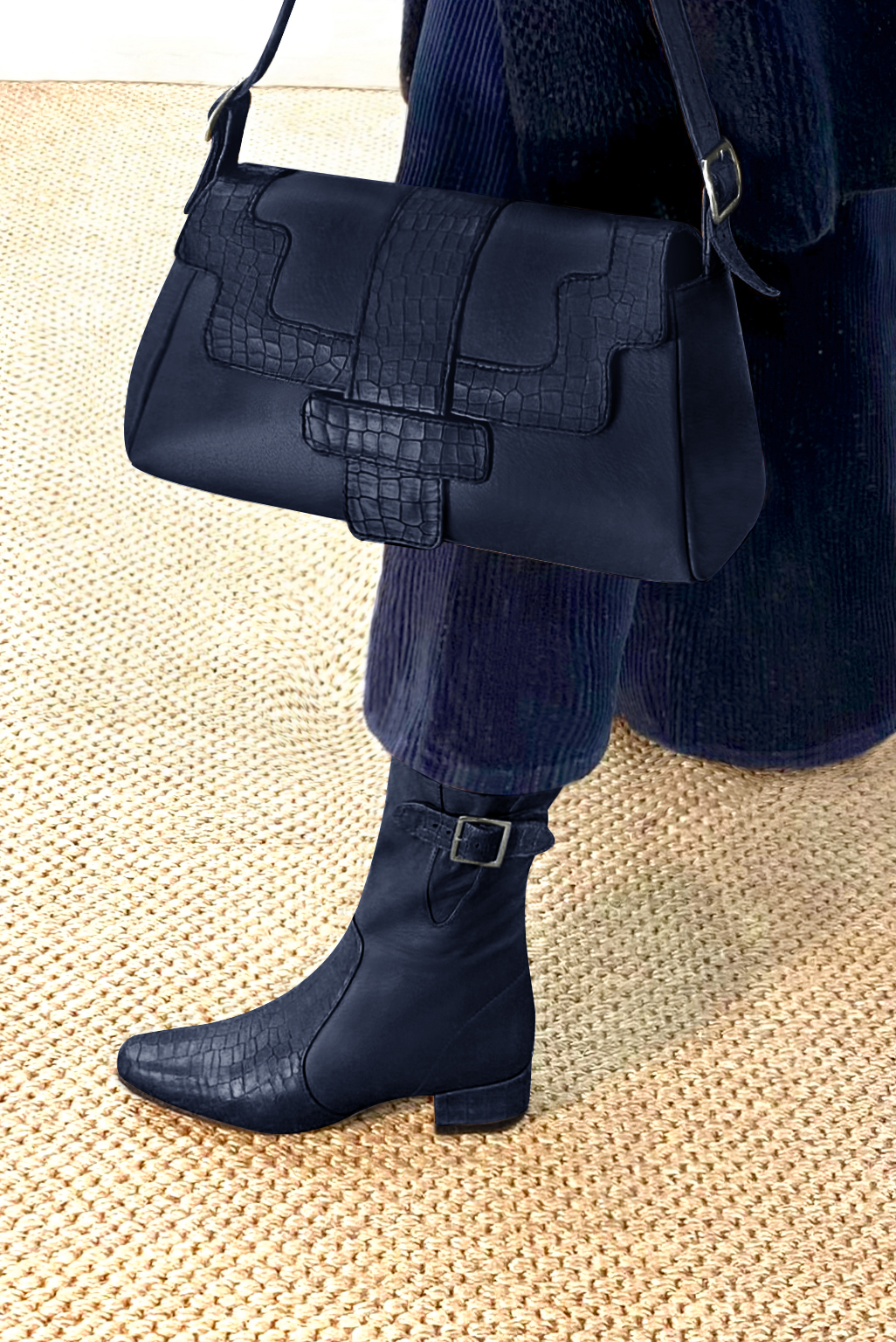 Dress handbag in navy blue leather - Worn view