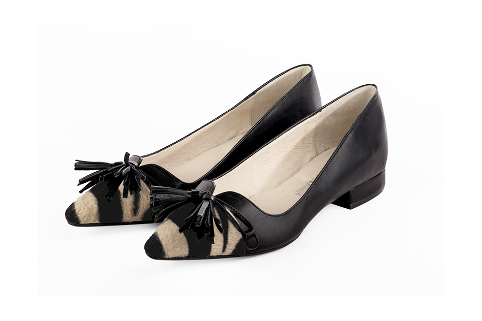 Women's animal print and satin black elegant pumps with a bow on the front. Pointed toe. Flat block heels - Front view