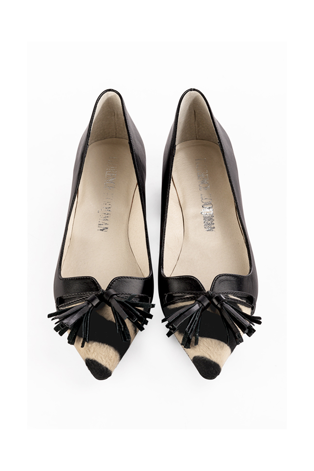 Women's animal print and satin black elegant pumps with a bow on the front. Pointed toe. Flat block heels - Top view