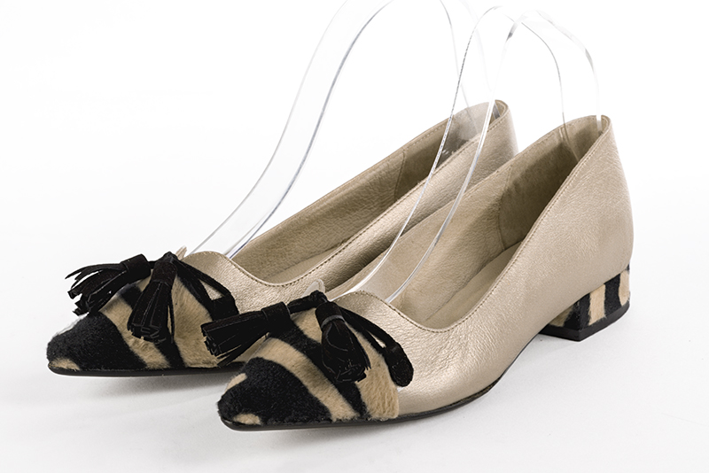 Safari black and gold women's dress pumps, with a knot on the front. Pointed toe. Flat block heels. Front view - Florence KOOIJMAN