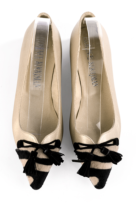 Safari black and gold women's dress pumps, with a knot on the front. Pointed toe. Flat block heels. Top view - Florence KOOIJMAN