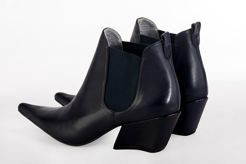 2 1&frasl;8 inch / 5.5 cm high block heels. Front view - Florence KOOIJMAN