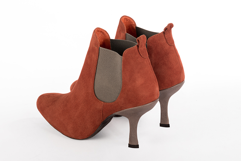 3 3&frasl;8 inch / 8.5 cm high spool heels. Front view - Florence KOOIJMAN