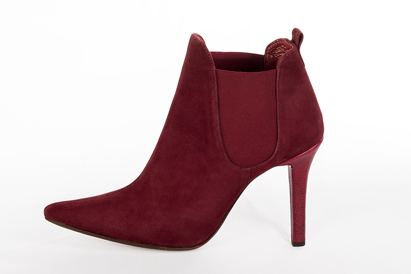 3 3&frasl;8 inch / 8.5 cm high slim heels. Profile view - Florence KOOIJMAN